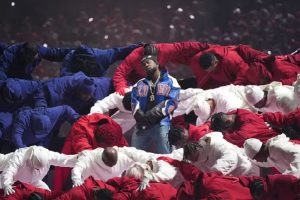 Kendrick Lamar em apresentação no intervalo do Super Bowl 2025 - Foto: Timothy A. Clary/AFP