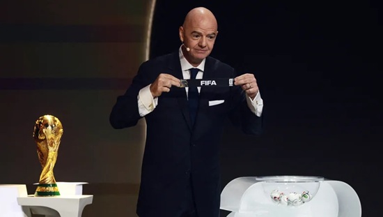 Gianni Infantino, presidente da FIFA, durante sorteio da fase de grupos da Copa do Mundo de 2026 (Foto: REUTERS/Evelyn Hockstein)
