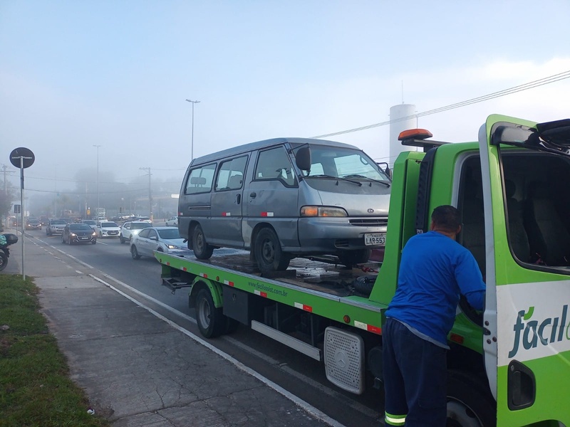 Prefeitura apreende veículo por transporte clandestino de passageiros no  aeroporto