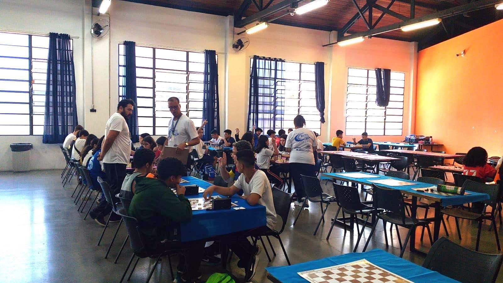 Iniciação ao xadrez escolar - Marcone Oliveira Santos