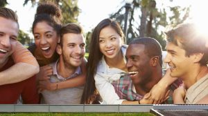 Nesta sexta-feira (3) a recomendação é rir sem moderação! - Foto: Reprodução