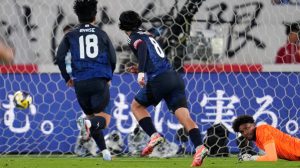 Hugo Souza falha em terceiro gol do Japão - Foto: Toru Hanai/Getty Images