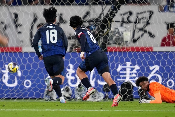 Hugo Souza falha em terceiro gol do Japão - Foto: Toru Hanai/Getty Images