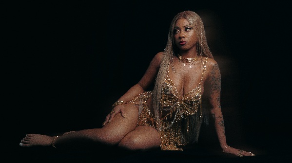 Rapper AJULIACOSTA fará apresentação dia 6 e 7 de novembro - Foto: Divulgação