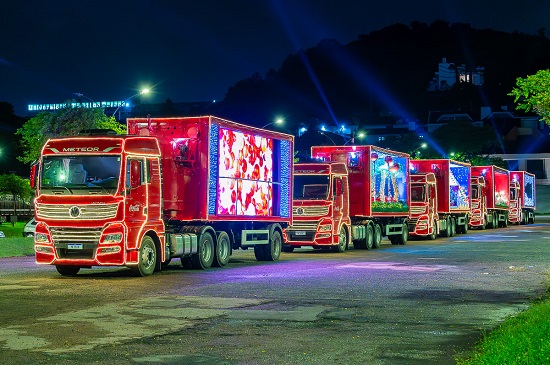 Caravana de Natal da Coca-Cola ilumina as ruas de Guarulhos (Foto: Junior Dias/Divulgação/Coca-Cola FEMSA Brasil)