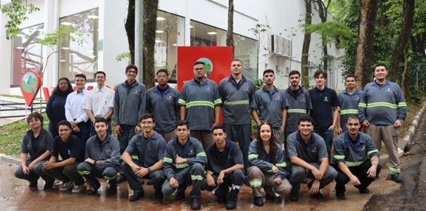 22 jovens formados em mecânica em Guarulhos - Foto: Divulgação/VAMOS