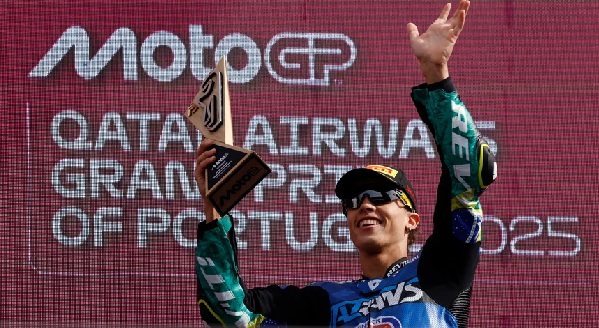 Diogo Moreira fica a um ponto de ser campeão mundial na Moto2 - Foto: Reuters
