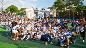 R100 campeão Série Ouro da Grande Liga de futebol amador (Foto: Laércio Correa)