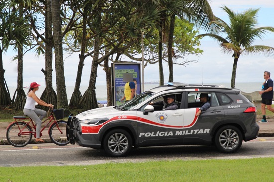 Bombeiros salvam 75 pessoas durante fim de semana nas praias paulistas (Foto: Divulgação)