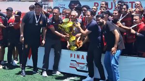 Flamengo-SP levantando a taça da Paulista Cup Sub-20 - Foto: Divulgação