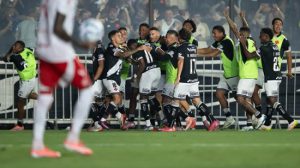 Vasco 5x1 Internacional - Brasileirão 2025 (Foto: Jorge Rodrigues/Gazeta Press)