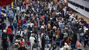 Vendaval cancelou centenas de voos nesta quinta-feira (11) - Foto: Reprodução