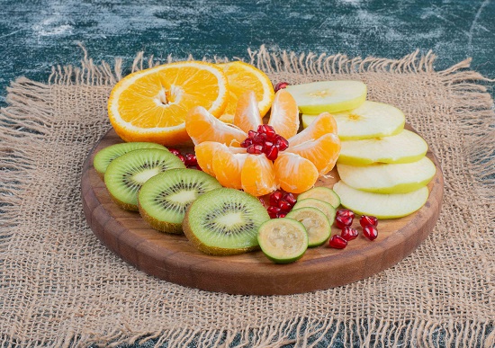 Casas da Mulher oferecem oficinas gratuitas de corte de frutas (Foto: Freepik)