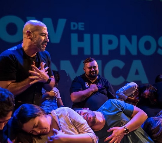 Show de hipnose cômica “Magicamente” chega a Guarulhos nesta sexta-feira (Foto: Divulgação)