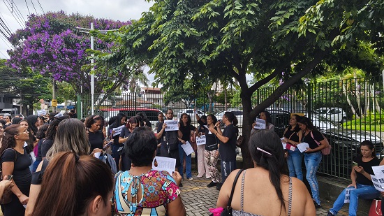 Professores eventuais de Guarulhos protestam por direitos trabalhistas e buscam reunião com a Prefeitura (Foto: Cauã Borges/@_caua.borges)