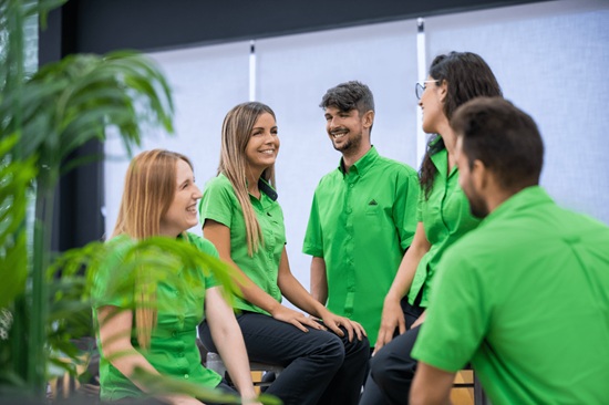 Trainee Leroy Merlin 2026 abre vagas com salário de R$ 6.500 e foco em formação de líderes (Foto: Divulgação)
