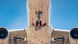 Avião da Latam que sairia de Guarulhos para Lisboa aborta decolagem após superaquecimento de motor (Foto-Divulgação)