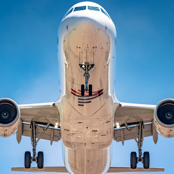 Avião da Latam que sairia de Guarulhos para Lisboa aborta decolagem após superaquecimento de motor (Foto-Divulgação)