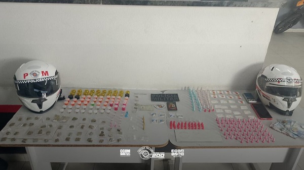 Tráfico de drogas: Homem é preso em conjunto habitacional do CDHU em Guarulhos (foto-Policia Militar)