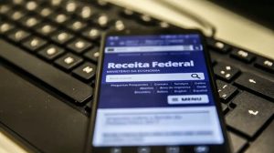 Empresas devem enviar comprovantes do Imposto de Renda até esta sexta-feira (Foto: Marcello Casal jr/Agência Brasil)