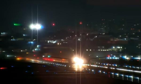 Avião pousa segundos antes de outra aeronave decolar na mesma pista em Guarulhos (Foto-Divulgação)