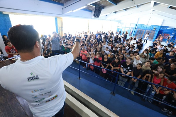 Fábrica de Atletas Guarulhos rojeto social entrega uniformes esportivos a 500 alunos (Fábrica/Neander Heringer)