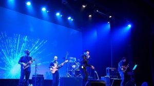 Vozes do Mundo – Flashback Tribute leva clássicos internacionais ao Teatro Adamastor (Foto: Divulgação)