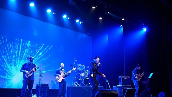 Vozes do Mundo – Flashback Tribute leva clássicos internacionais ao Teatro Adamastor (Foto: Divulgação)