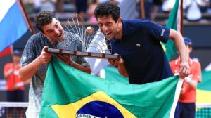 João Fonseca e Marcelo Melo comemoram o título do Rio Open (Buda Mendes/Getty Images)