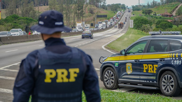 PRF inicia blitz contra preços abusivos em postos das rodovias Dutra e Fernão Dias (Foto-Divulgação)