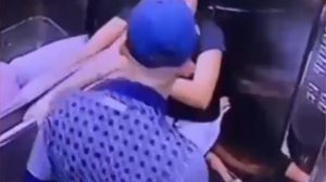 Imagens da câmera do elevador no momento da agressão