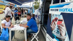 Procon Guarulhos realiza atendimento itinerante no calçadão da Dom Pedro II nesta sexta-feira (Imagens: Divulgação / PMG)