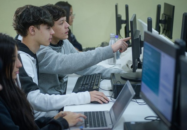 Programa BEEM oferece 20 mil vagas de estágio para estudantes da rede estadual de SP (Foto: Divulgação/Governo de SP)