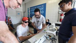 Deficientes visuais em contato com urna / Foto: Umaitá Pires