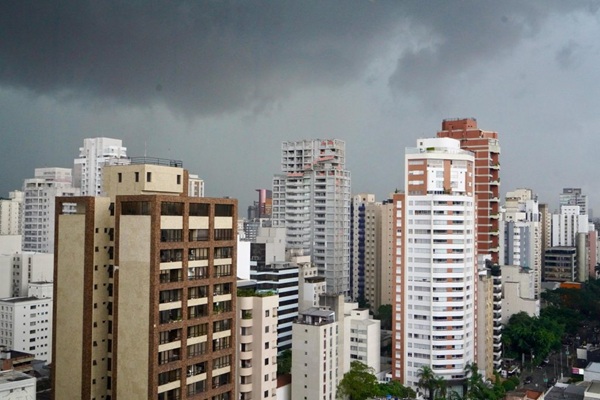 Sábado de calor e pancadas de chuva forte em Guarulhos e Capital (Foto: Divulgação/Governo de SP)