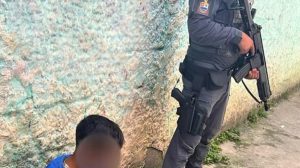 Homem é preso por tráfico de drogas no bairro São João, em Guarulhos (Foto-Reprodução)