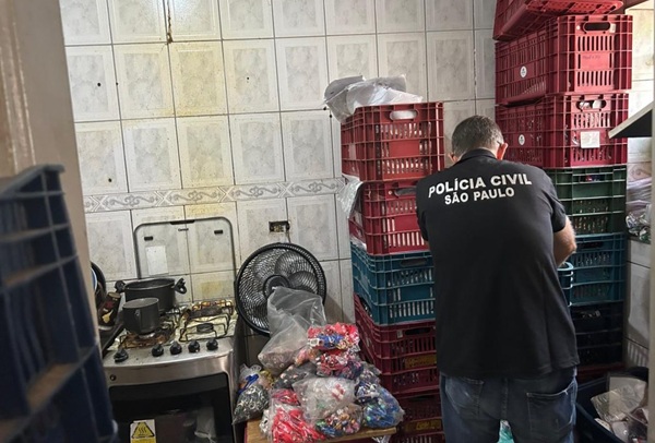 Polícia apreende cerca de 4 milhões de produtos falsificados em operação no Brás (Foto: SSP)