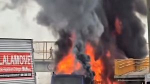 Ônibus pega fogo na Dutra e causa impacto no trânsito em Guarulhos (Foto-Reprodução)