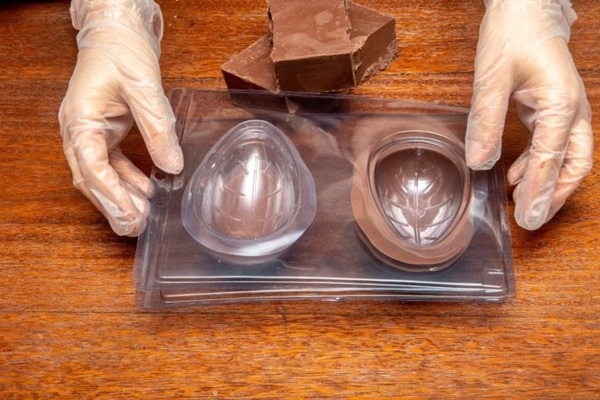 Governo de SP abre cursos gratuitos de ovos de Páscoa para geração de renda] (Foto-Agência SP)