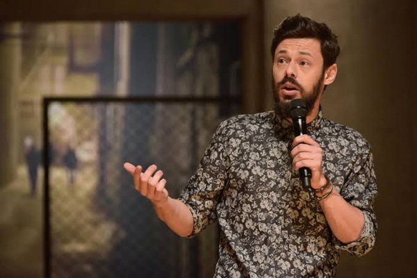 Noite de risadas: Humorista Nando Viana faz show especial em Guarulhos (Foto-Reprodução)