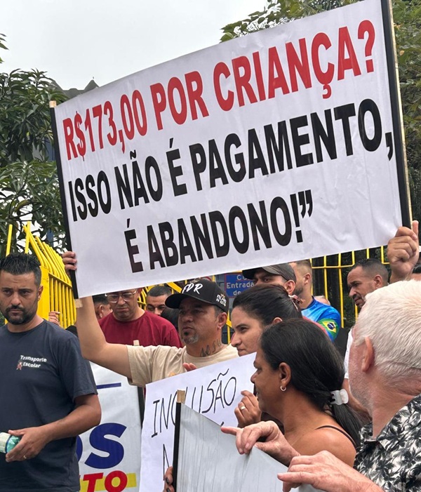 Greve do transporte escolar em Guarulhos entra no segundo dia de protesto e sem resposta da prefeitura (Foto-Lucas Aimar)