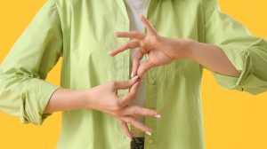 Conheça os direitos e a importância da língua de sinais na comunicação (Foto-Reprodução)