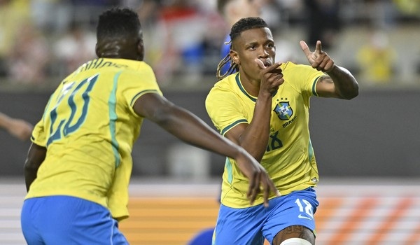 Brasil vence Croácia e anima antes da convocação para a Copa (Foto: ANDRE DURAO)