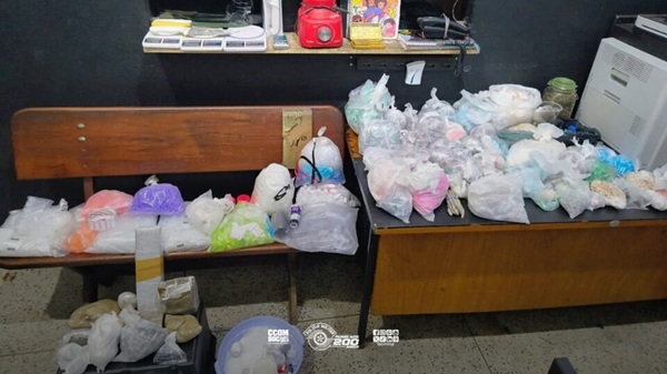 Força Tática do 35º BPM/M prende três por tráfico e apreende mais de 18 kg de drogas em Guarulhos (Foto-PMESP)