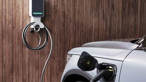 Recarga de Carro elétrico no condomínio: Conheça seus direitos e as regras para instalação de carregadores (Divulgação/Quatro Rodas)