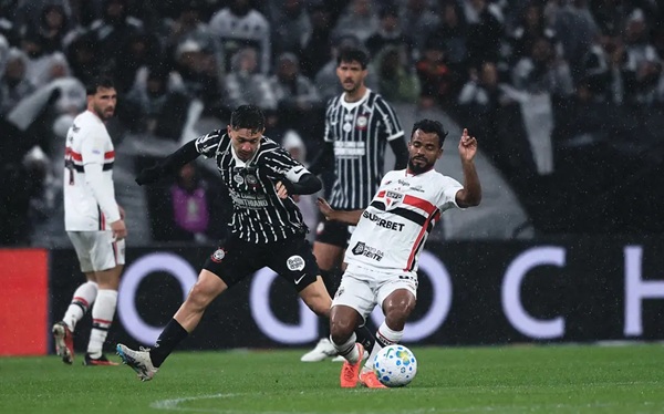 Brasileirão: Neymar brilha, Corinthians domina clássico e Palmeiras perde pontos (Foto: Ettore Chiereguini/AGIF/Folhapress)