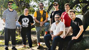 Los Sebosos Postizos Interpretam Jorge Ben Jor em Guarulhos (Foto - Divulgação)