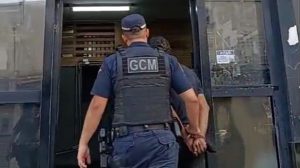 GCM de Guarulhos Prende Homem em Flagrante por Ameaçar Ex-Companheira com Faca na Vila Rio (Imagem: Divulgação / PMG)