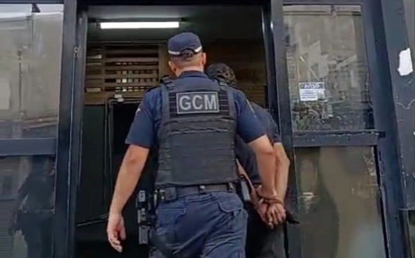 GCM de Guarulhos Prende Homem em Flagrante por Ameaçar Ex-Companheira com Faca na Vila Rio (Imagem: Divulgação / PMG)