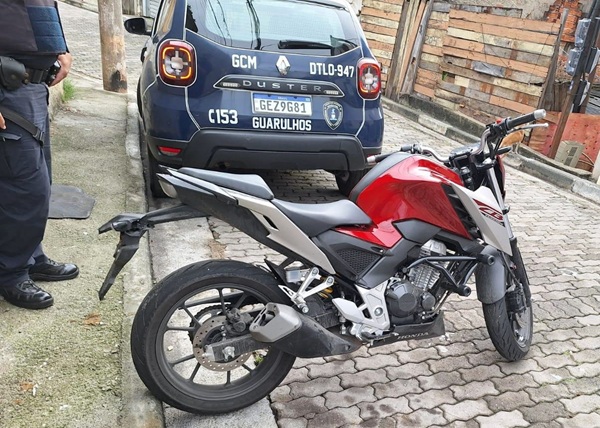 GCM de Guarulhos recupera motocicleta roubada no Jardim Scyntila (Foto: Divulgação / PMG)